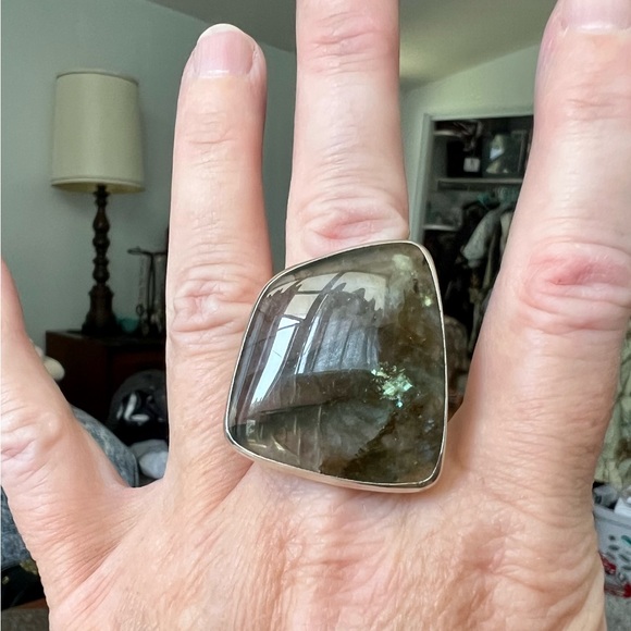 Gorgeous Labradorite Ring, Size 7 - Picture 4 of 15